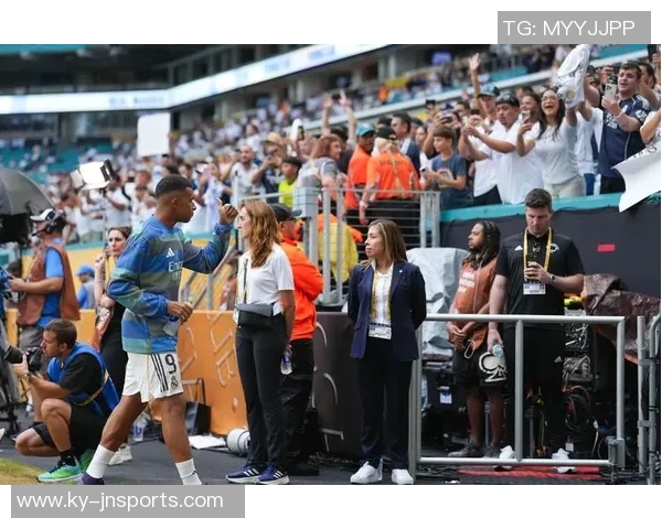 姆巴佩分享弟弟绝平巴黎庆祝瞬间感慨剧情太疯狂我的明星小弟真棒